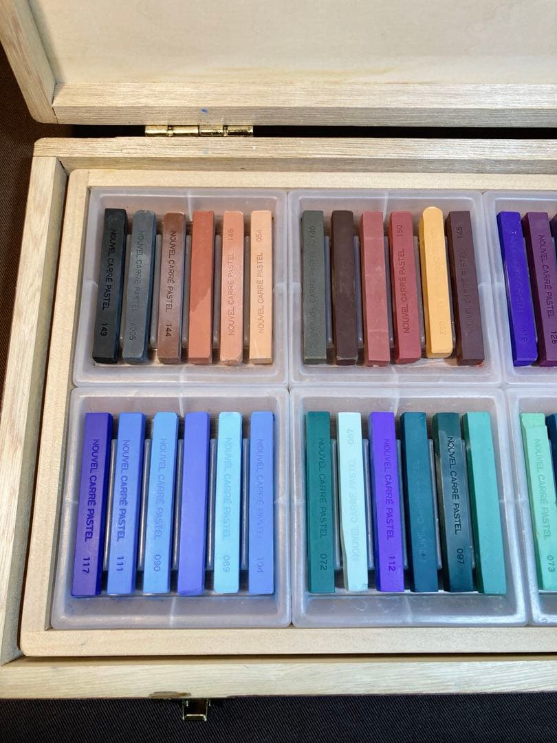 NOUVEL CARRE PASTEL 96色　木箱入り