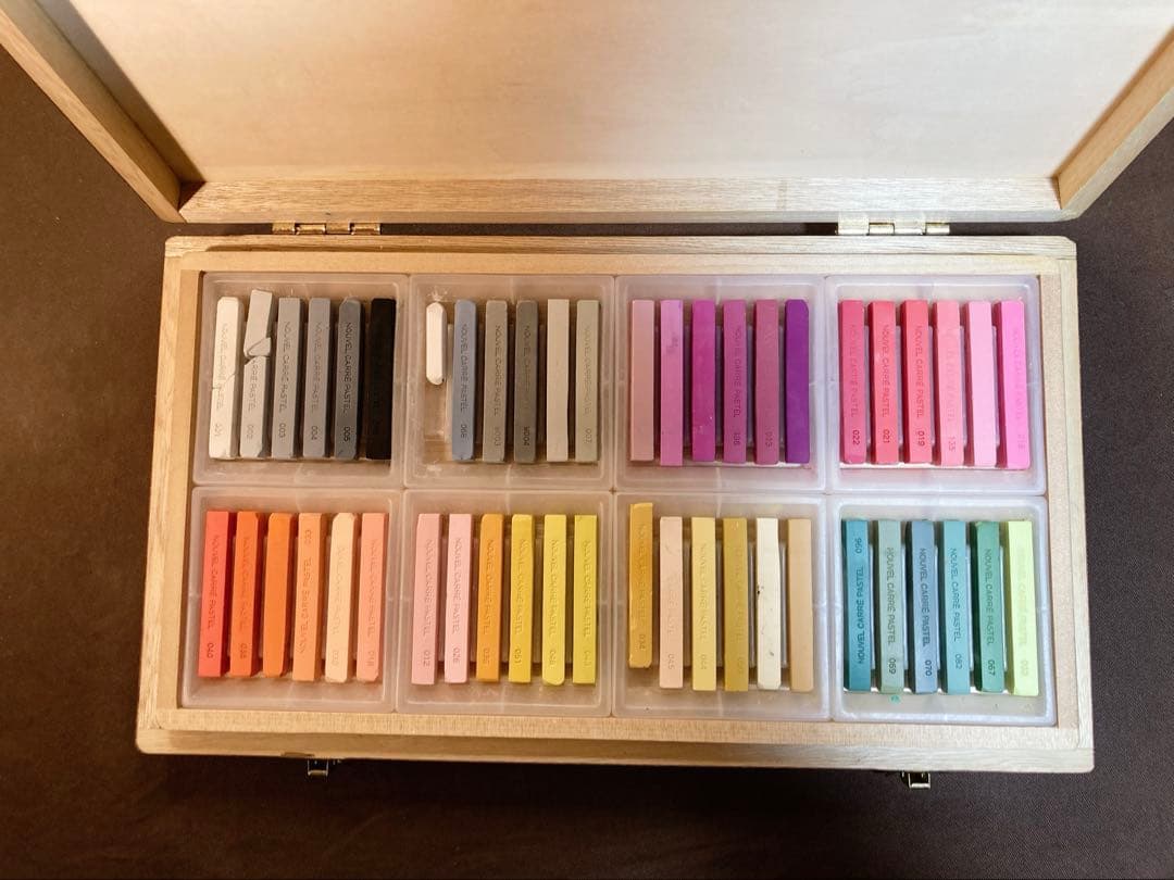 NOUVEL CARRE PASTEL 96色　木箱入り