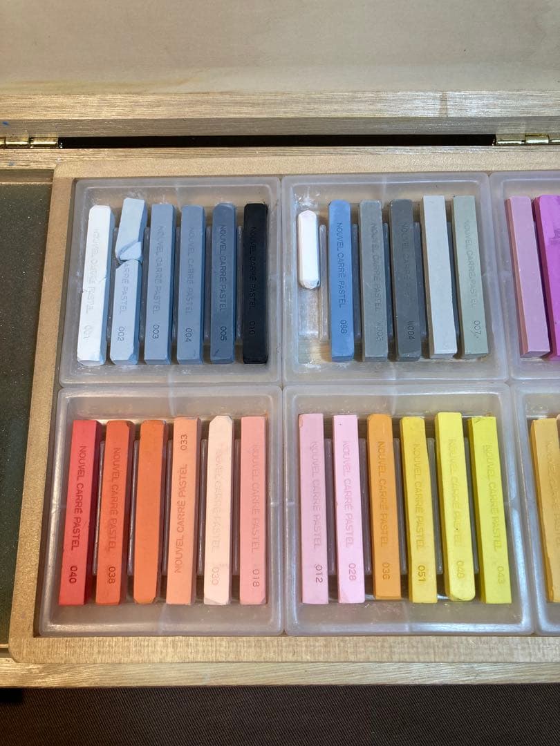 NOUVEL CARRE PASTEL 96色　木箱入り