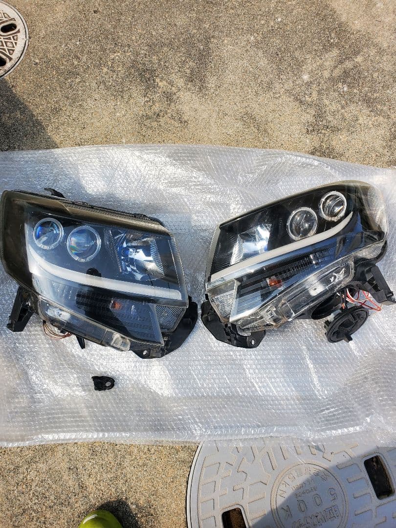 タントカスタム la600s イカリングヘッドライト 破損あり ジャンク