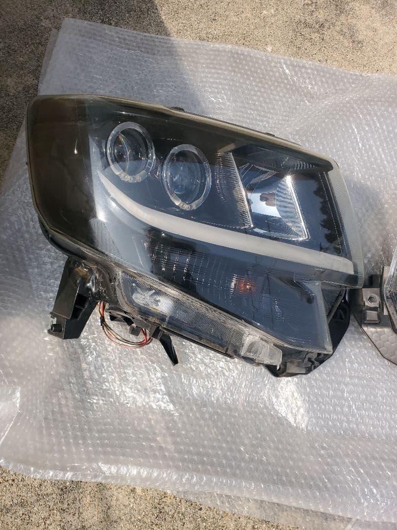 タントカスタム la600s イカリングヘッドライト 破損あり ジャンク