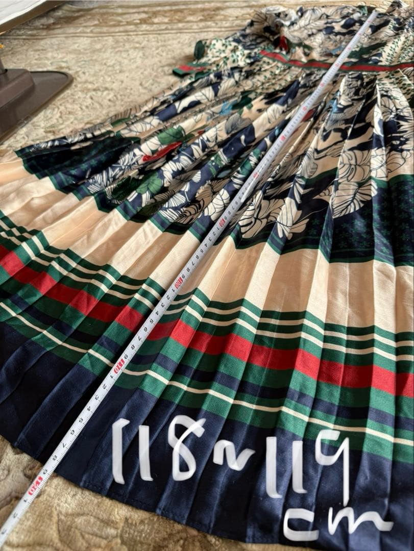 【新品】GUCCIグッチワンピース　Mサイズ