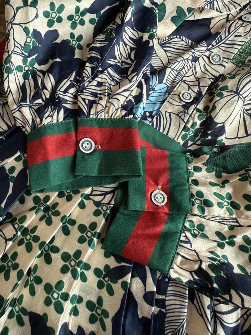 【新品】GUCCIグッチワンピース　Mサイズ