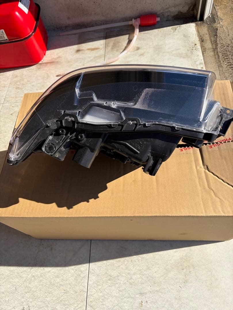 ダイハツ純正　タントカスタムLA650S　後期LEDヘッドライト 左側