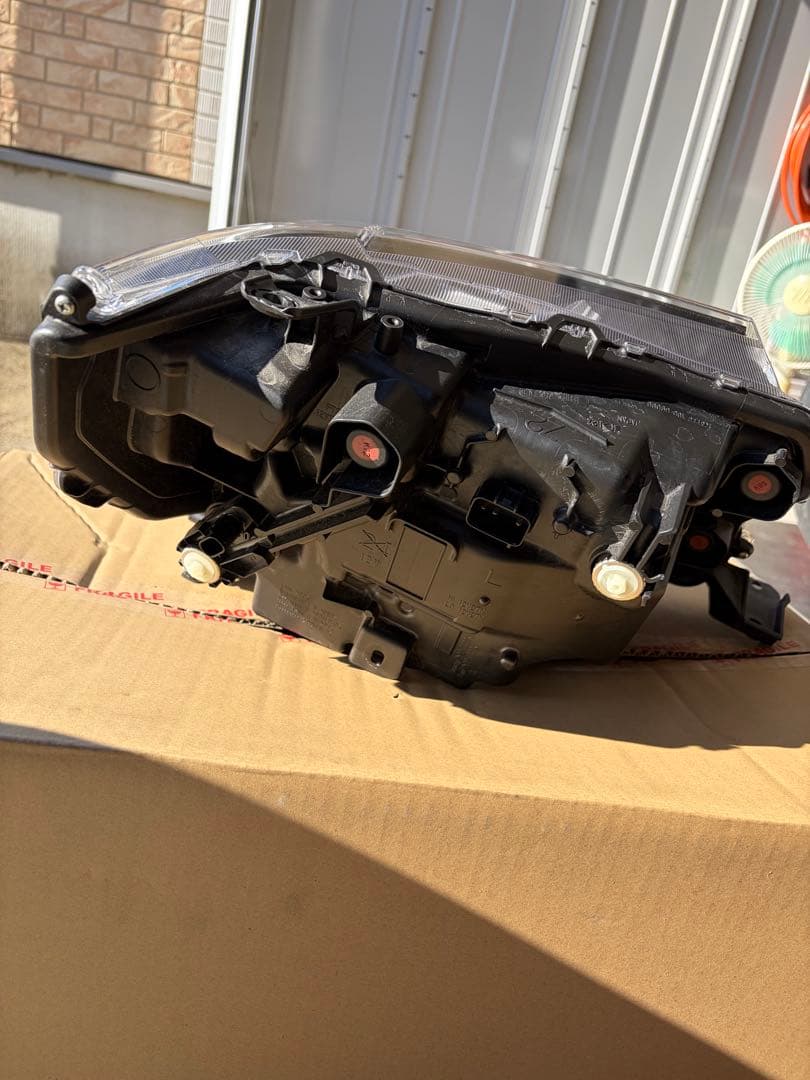 ダイハツ純正　タントカスタムLA650S　後期LEDヘッドライト 左側
