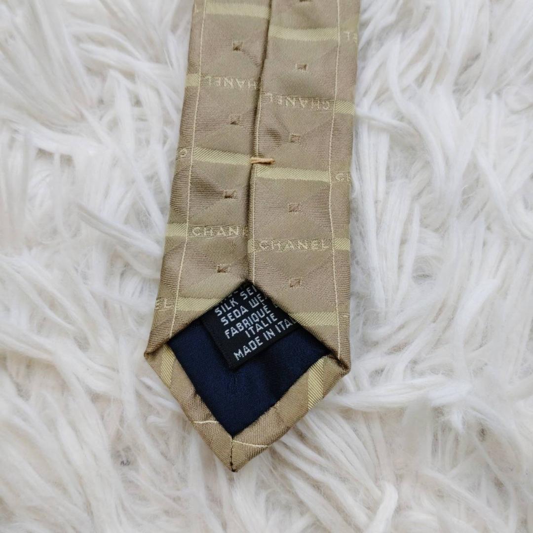 シャネル 高級シルクネクタイ 総柄（CHANELロゴ） ゴールドベージュ