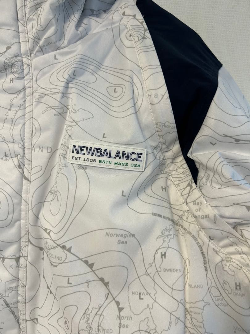 【ほぼ新品】NEW BALANCE 地図模様 フード付きダウンジャケット