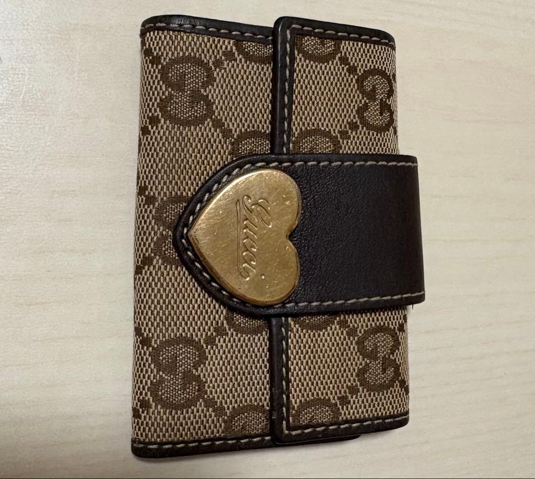 Gucci キーケース ハート 型 金具付き