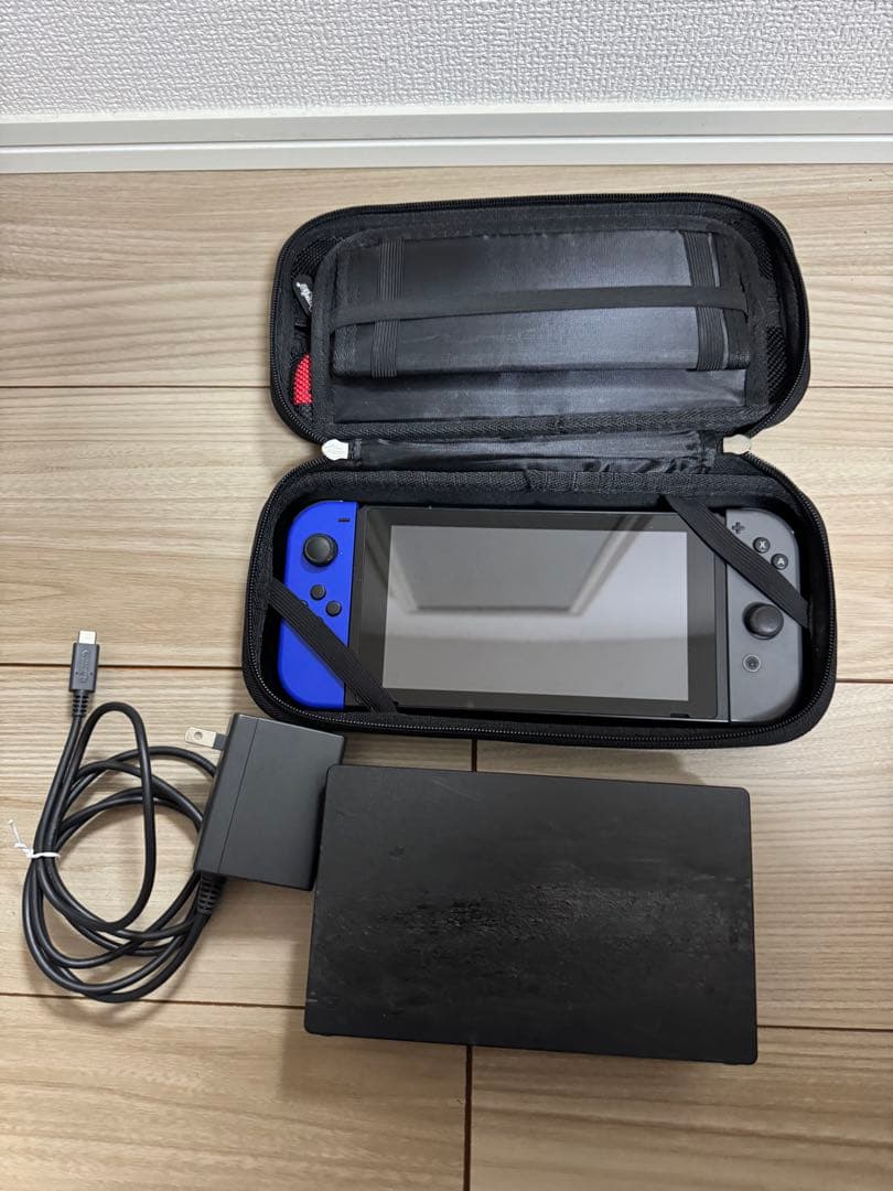 Nintendo Switch 青/黒 &赤Joy-Con 外箱なし他社製ケース