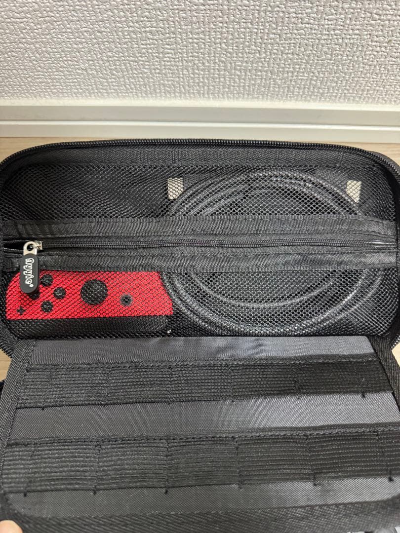 Nintendo Switch 青/黒 &赤Joy-Con 外箱なし他社製ケース