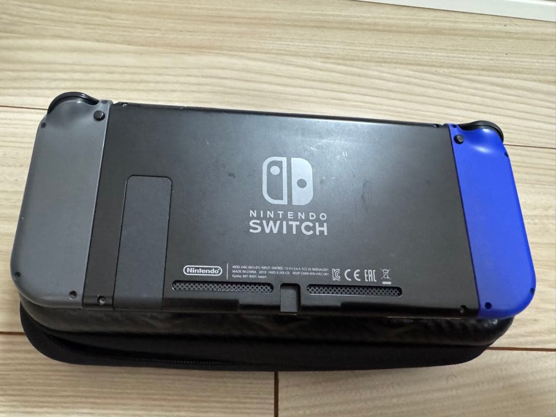 Nintendo Switch 青/黒 &赤Joy-Con 外箱なし他社製ケース