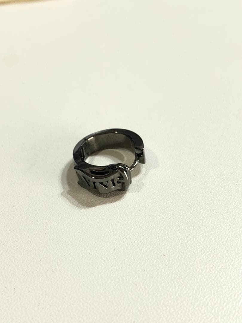 029080 vivienne westwood ベルト ピアス ガンメタ 片耳
