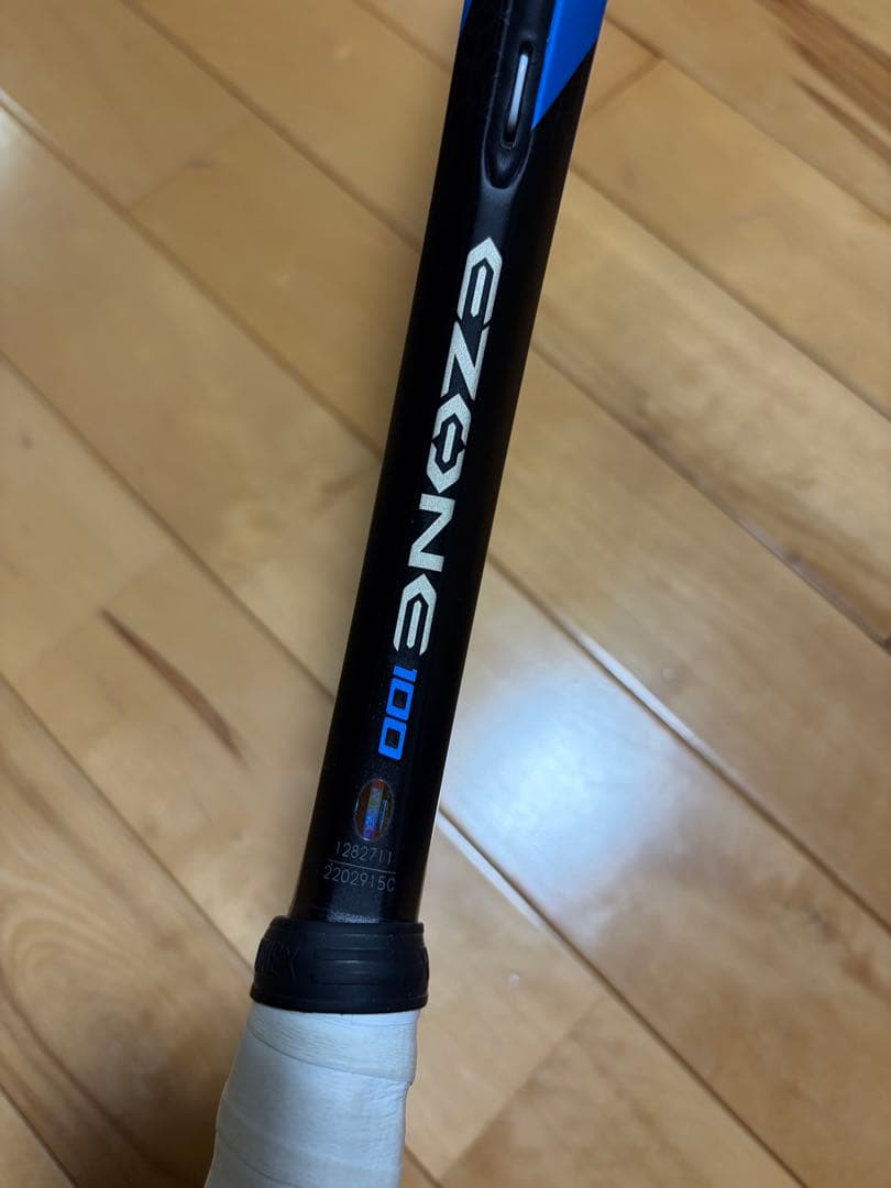 YONEX EZONE 100 テニスラケット グリップ2