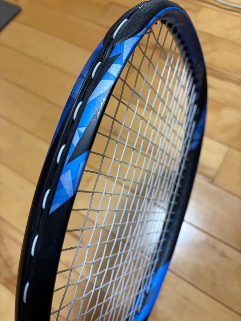 YONEX EZONE 100 テニスラケット グリップ2