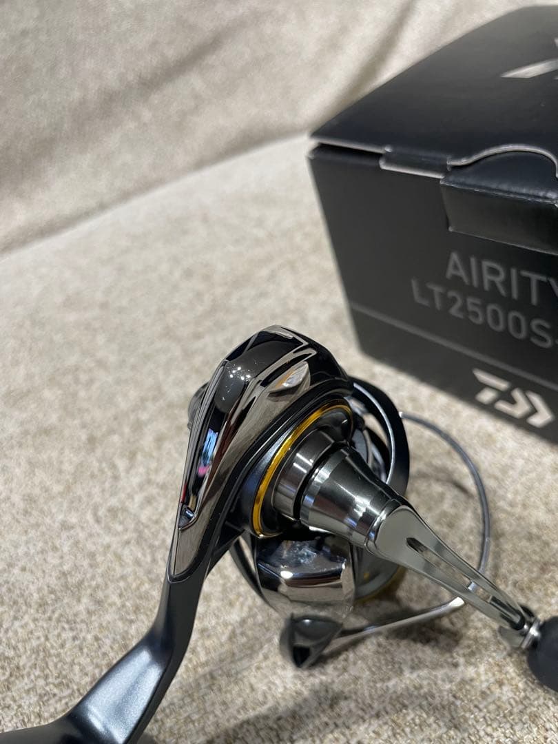 カサゴDAIWA 23エアリティ LT 2500S XH