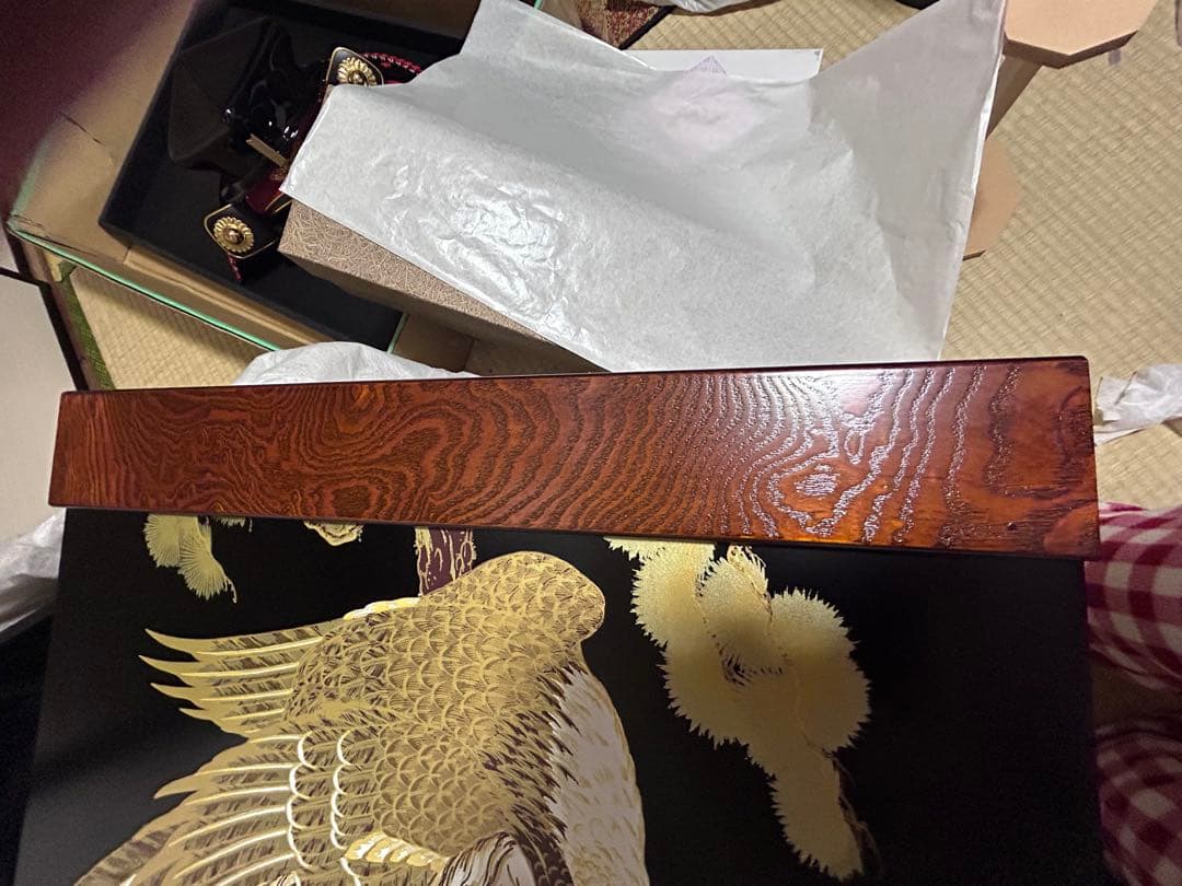 五月人形 伝統的な金色葉装飾兜