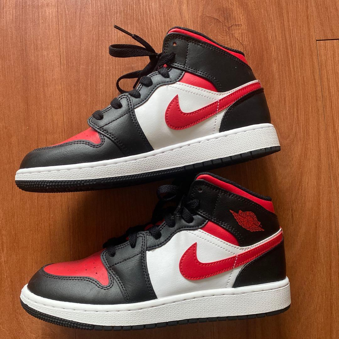 Nike Air Jordan 1 ミッドカットスニーカー赤黒白