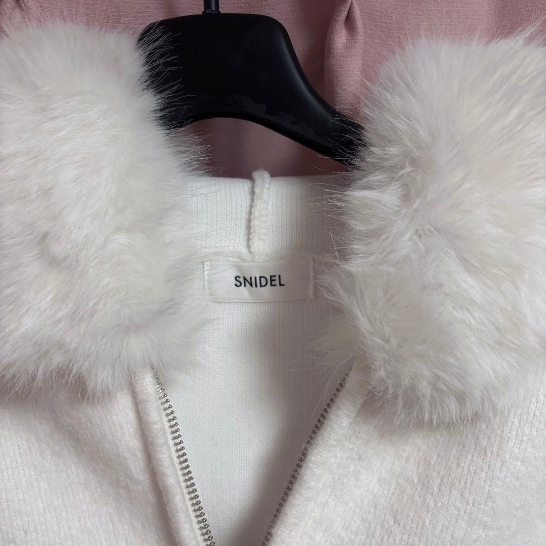 SNIDEL Sustainableファー付きニットパーカー