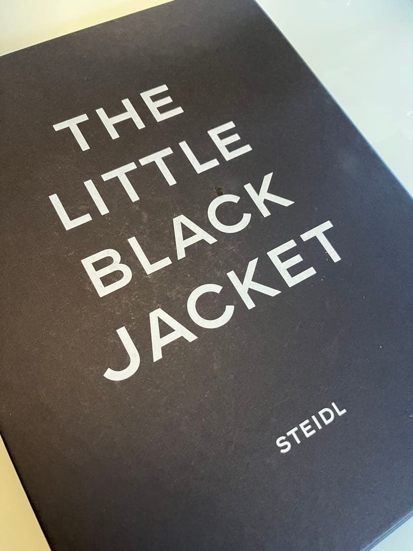 THE LITTLE BLACK JACKET写真集