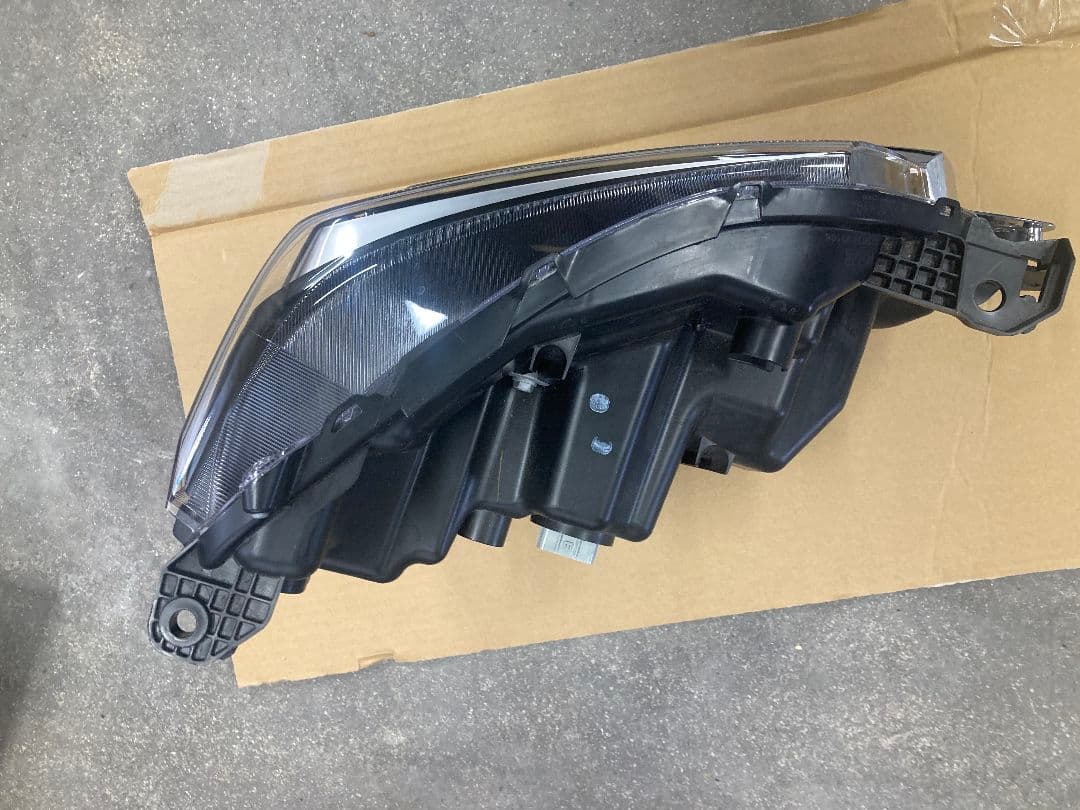 HONDA　N-BOXヘッドライト