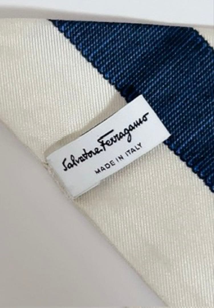 サルヴァトーレフェラガモ Ferragamo バンダナ シルク100%
