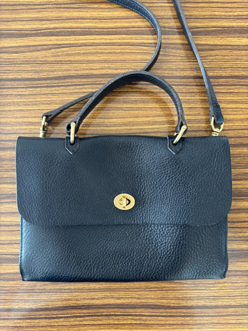 Mimi Berry　HEBE　レザーショルダーバッグ