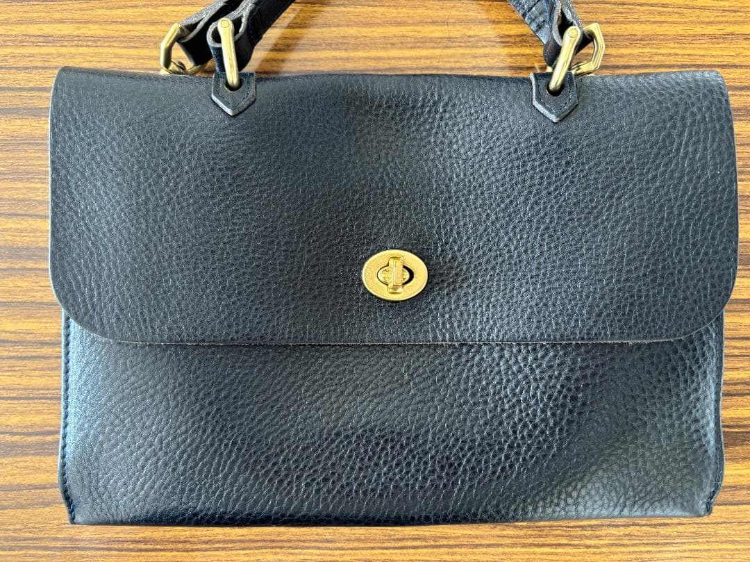 Mimi Berry　HEBE　レザーショルダーバッグ