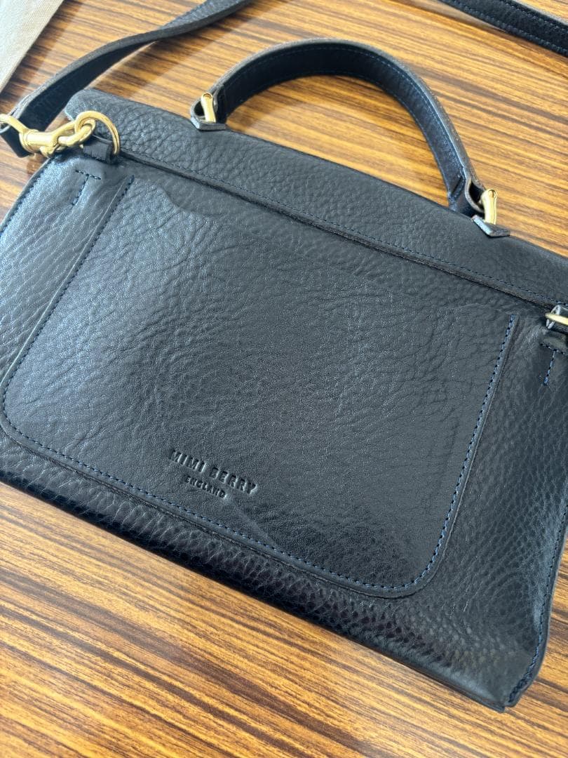 Mimi Berry　HEBE　レザーショルダーバッグ