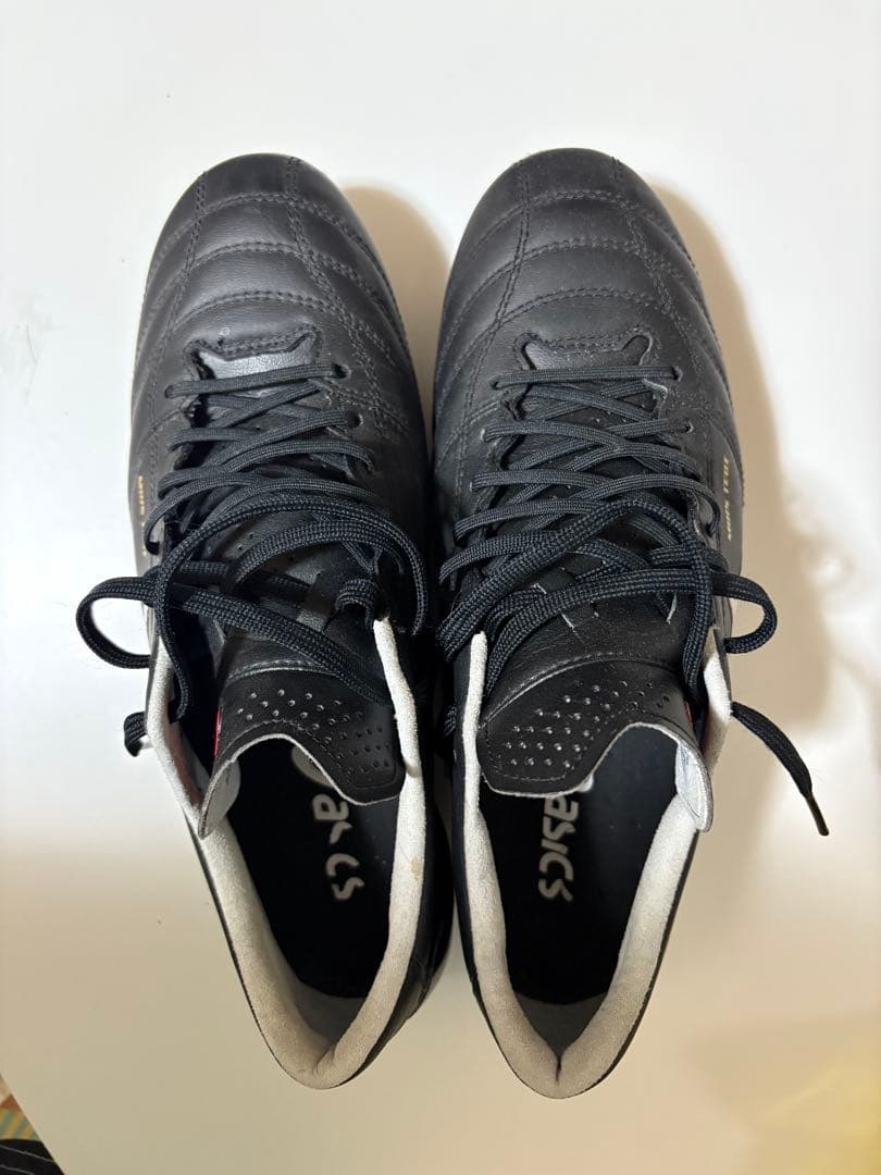 asics サッカーシューズ 黒