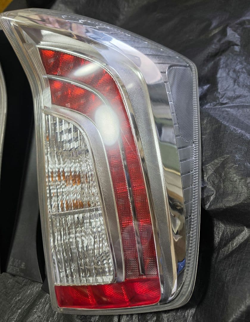 【美品】ZVW30 プリウス30 全灯化済テールランプ 左右セット