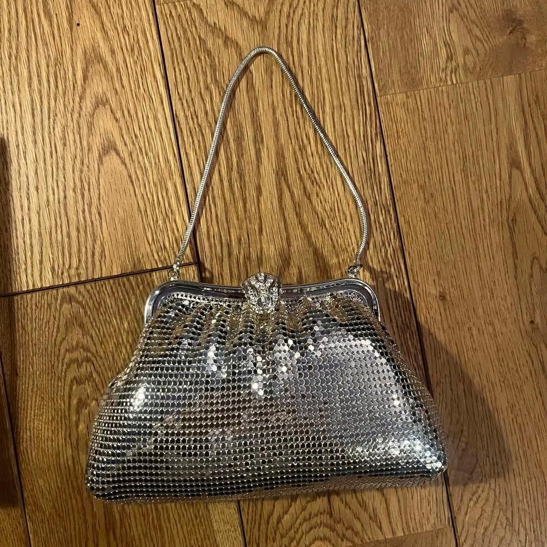 pierre balmain メタリックシルバー　パーティーバッグ