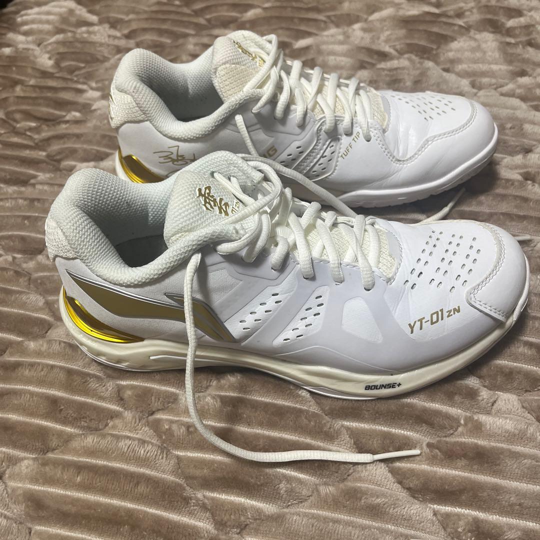 ねこ様【美品】LI-NING バドミントンシューズ AYAS036 24.5cm