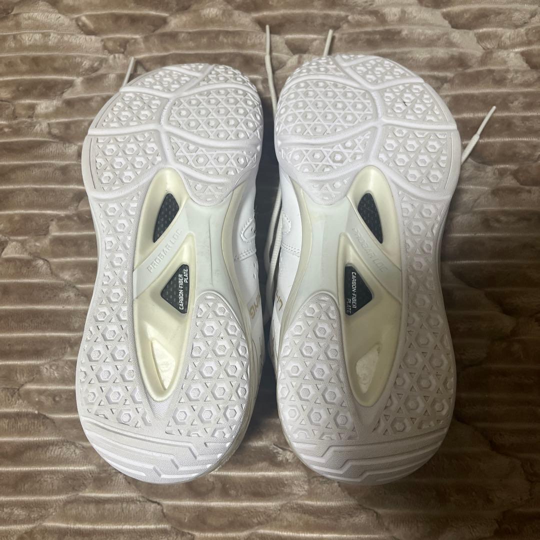 ねこ様【美品】LI-NING バドミントンシューズ AYAS036 24.5cm