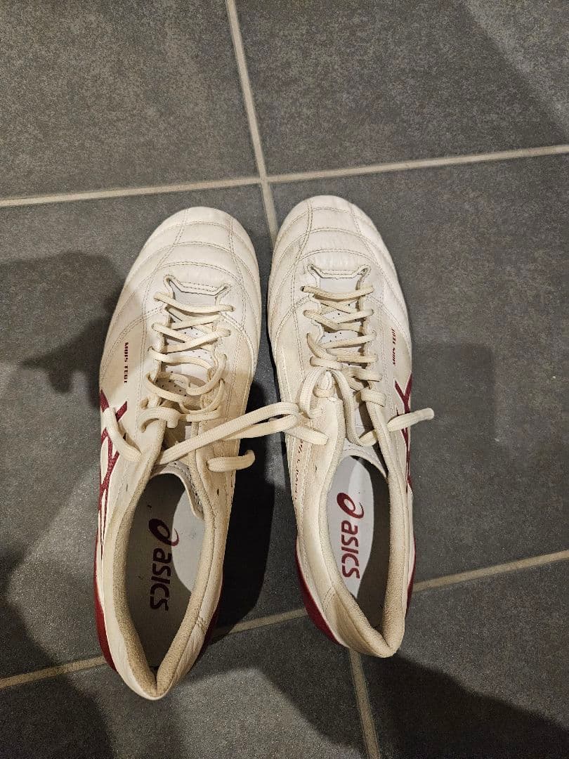 asics サッカーシューズ ホワイト/レッド