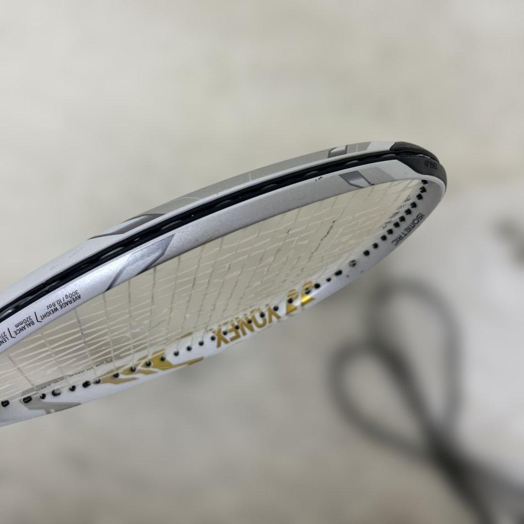 【希少】YONEX EZONE 100 大坂なおみモデル　ホワイト/ゴールドG2