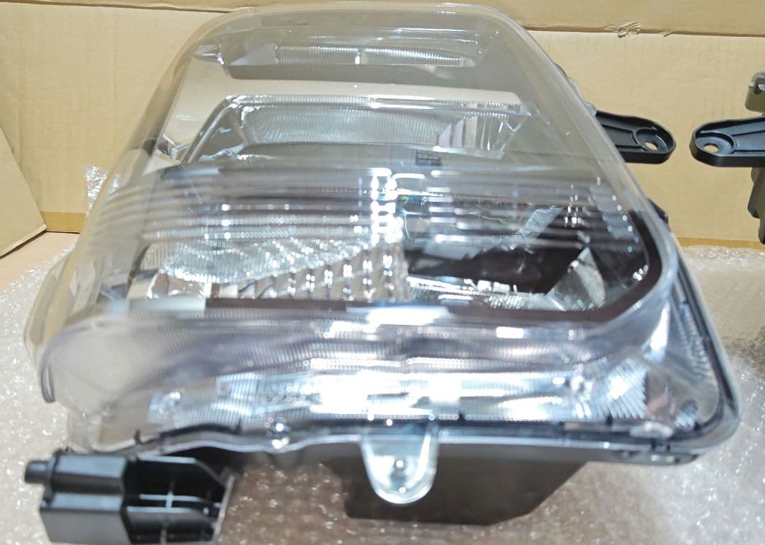 新車外し品　エブリィ DA17w LEDヘッドライト 左右 ブラック仕様