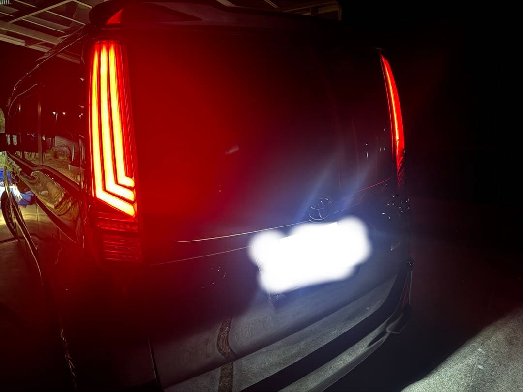 トムス　ノア　ヴォクシー　80 LEDテールライト
