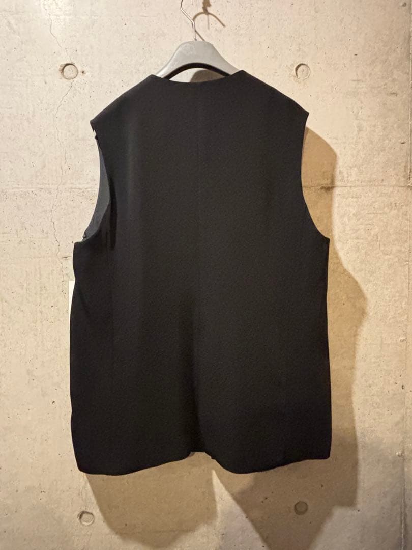 【新品】ミラオーウェン　黒 ノーカラーベスト ジレ　裏地付き　ブラック　卒業式