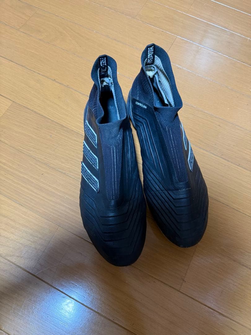 adidasプレデター18+ FG サッカースパイク袋付きトップモデル 27cm