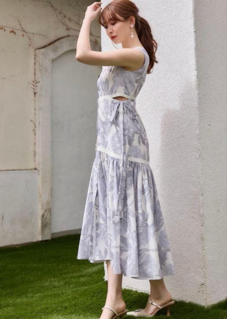 ワンピース Herlipto Floral Cut-Out Long Dress