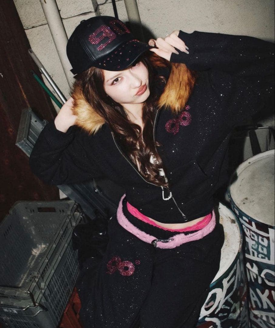 新品未使用9090 girl Logo Glitter Hoodie M