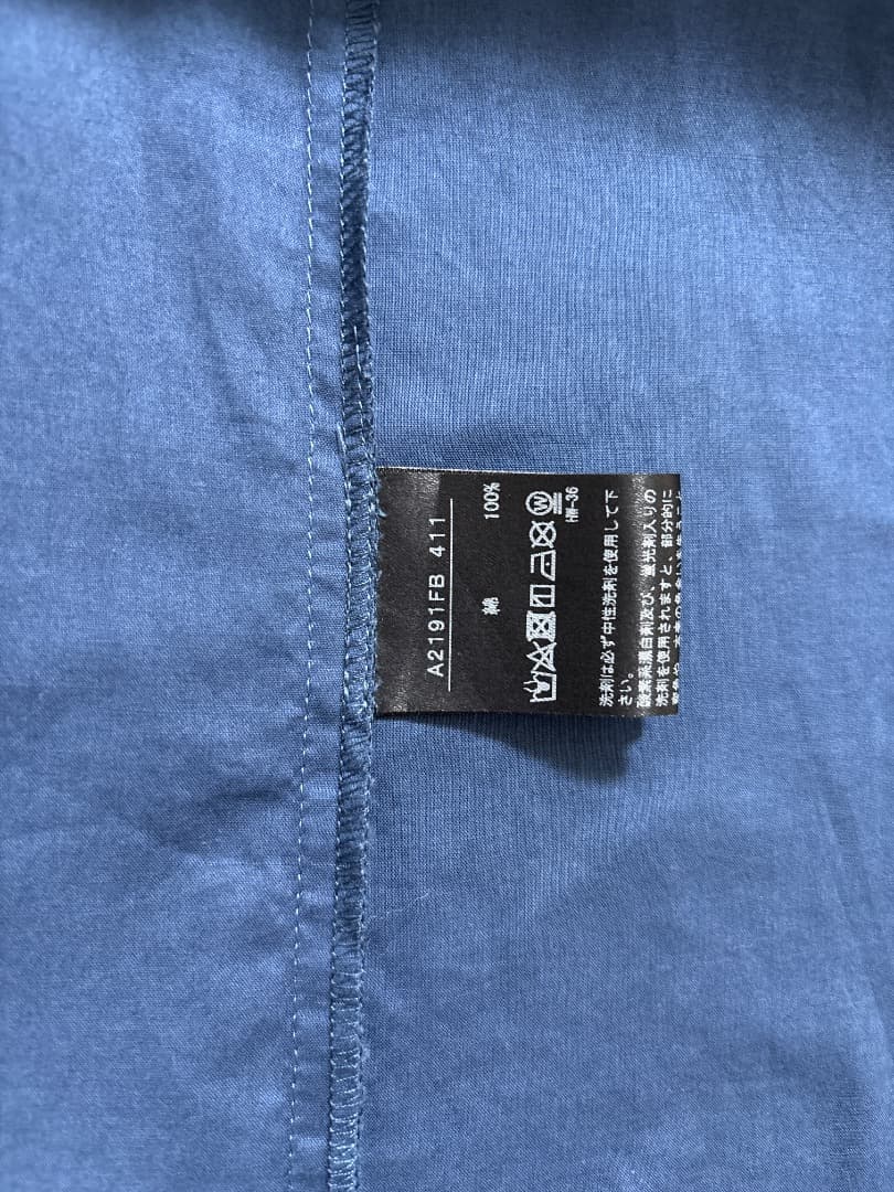 ★ほぼ新品　フリル付きネイビー長袖シャツ　M〜L