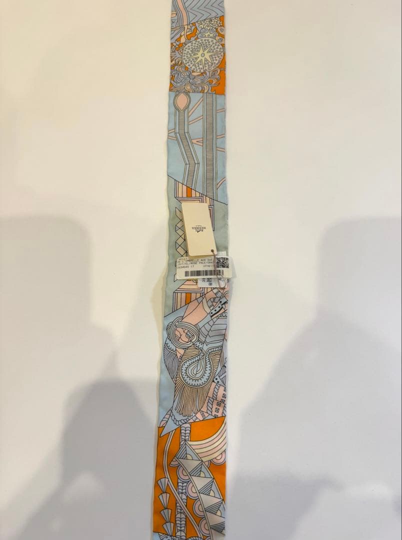 新品未使用タグ付き HERMES ツイリー
