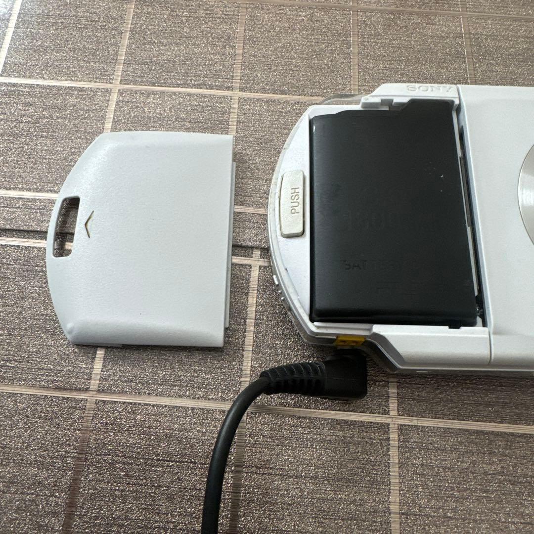 SONY PSP1000 本体　ソフト３本　充電器　メモリースティック2枚セット