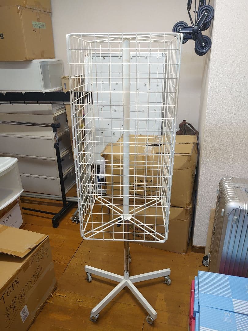東京都八王子市での手渡しのみ 4面回転ネット什器　メッシュ ディスプレイ