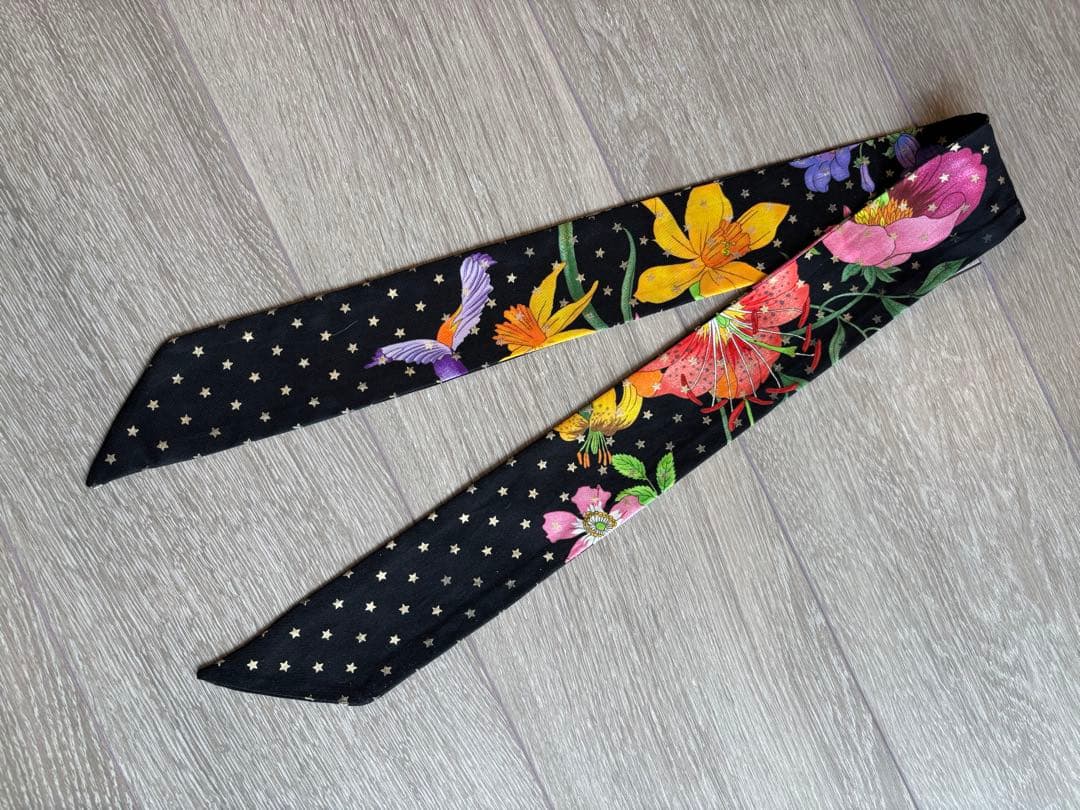 GUCCI 花柄スカーフ 黒