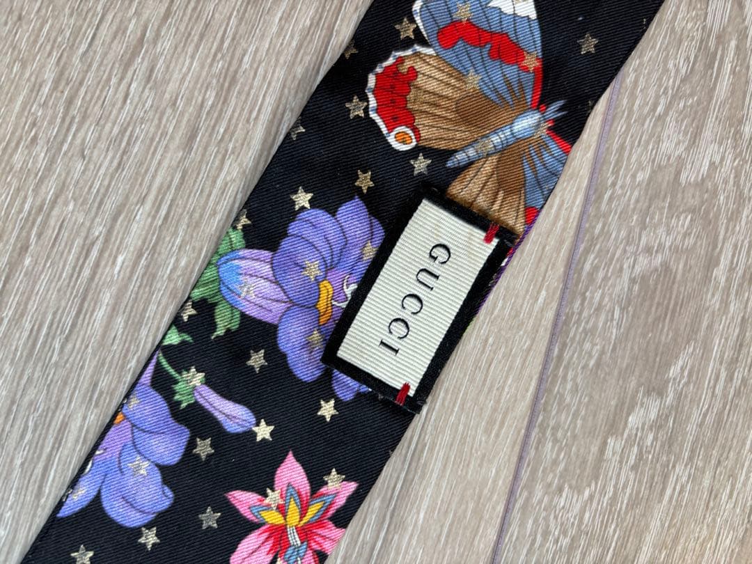 GUCCI 花柄スカーフ 黒