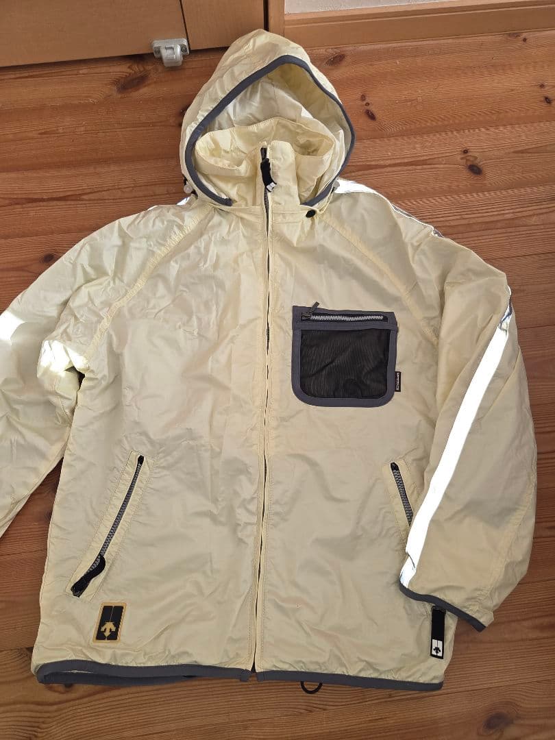 DESCENTE スノーボードジャケット 上アイボリー/クリーム 下レッド M