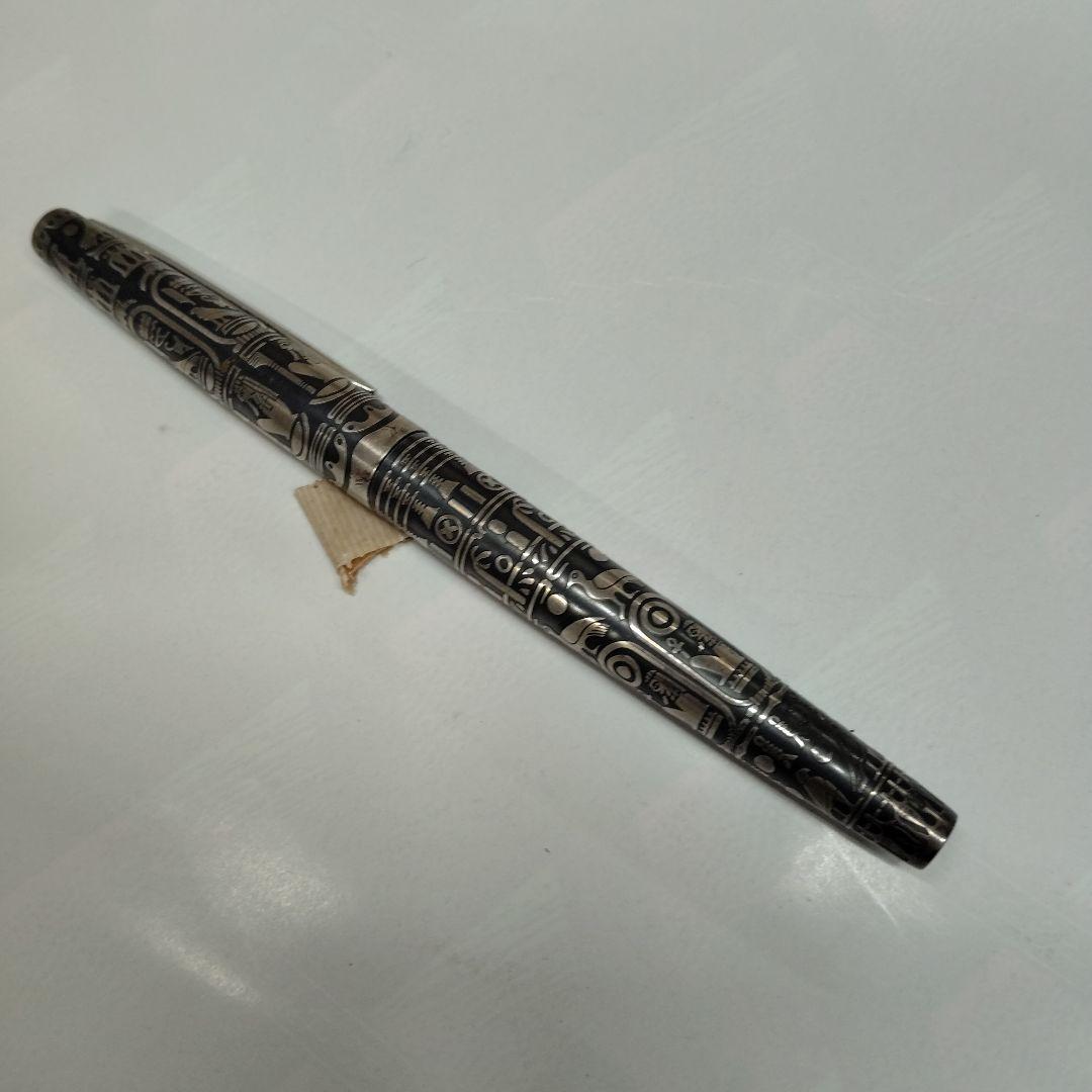 セーラ　万年筆　エジプト柄　シルバー　黒軸中央付近全周ヒビあり