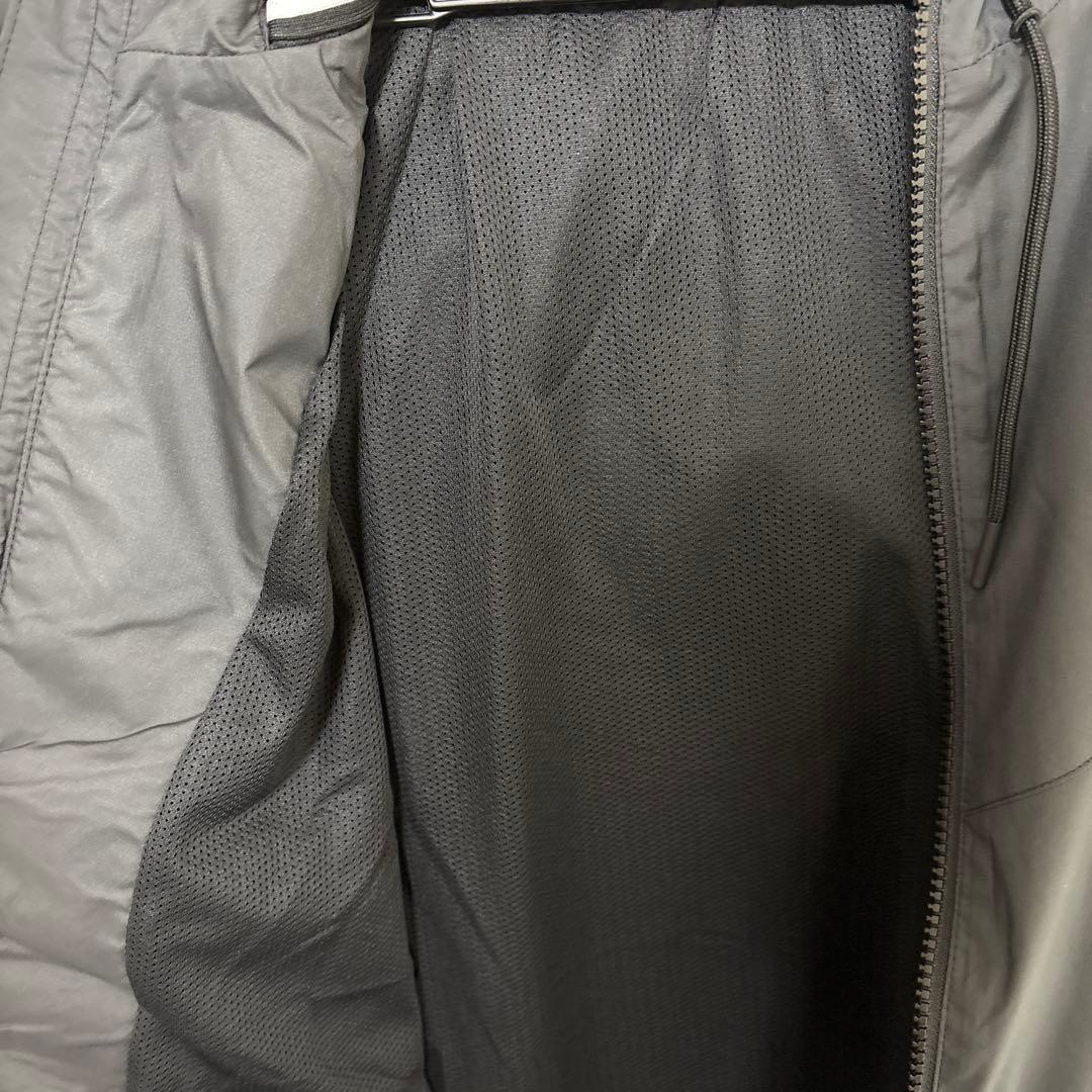 NIKE ナイキ　ウインドブレーカー　ランニングウェア　ジャケット　新品　L